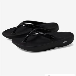 OOFOS OOlala Sandals Sz 9 Black